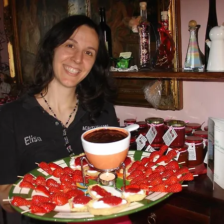 Ca' Isotta ファームステイ Castello di Serravalle