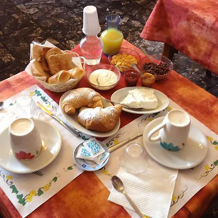 ファームステイ Ca' Isotta Castello di Serravalle