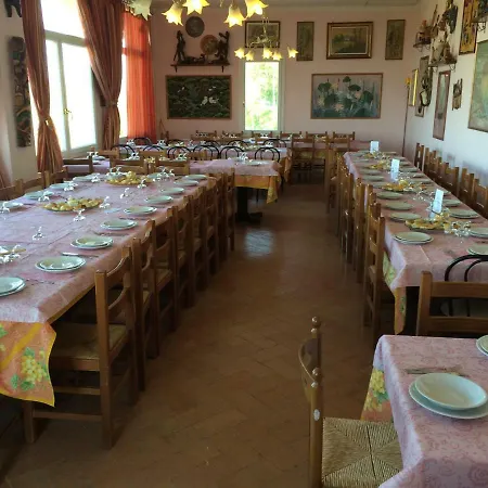 卡伊索塔农庄酒店 * Castello di Serravalle
