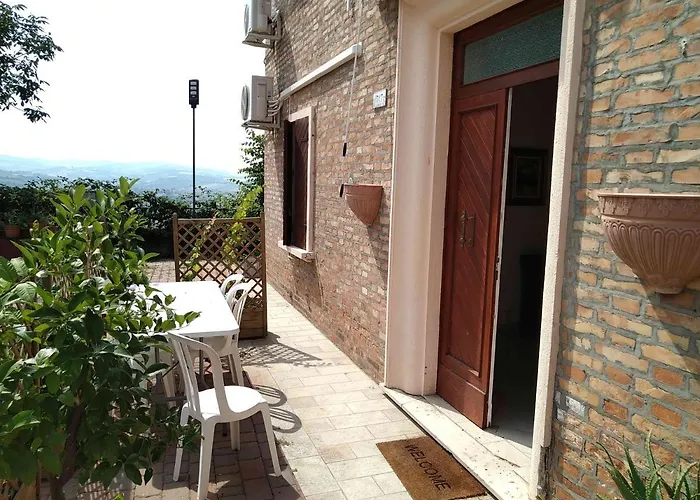 Ca' Isotta Alloggio per agriturismo Castello di Serravalle