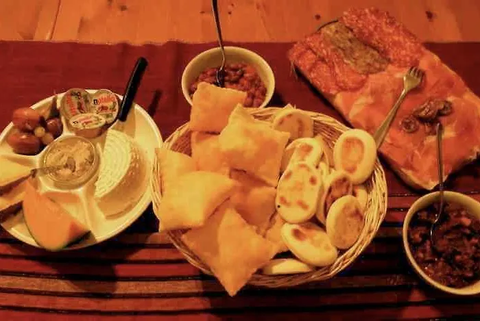 Ca' Isotta Çiftlik konaklama Castello di Serravalle